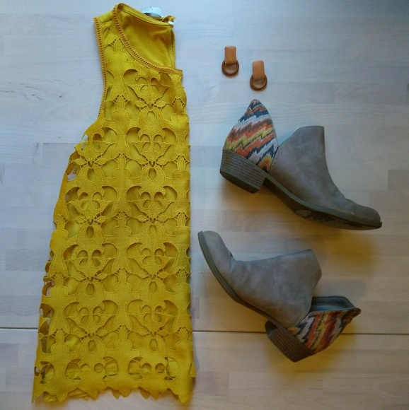 🌼Loft Sunny Lace Tank in Marigold🌼 - Picture 2 of 7